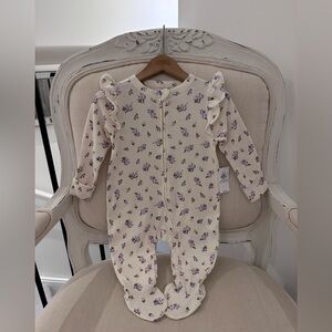 🤍 3~6 Mth Floral Ruffle 100% Cotton Footed One-Piece - Ivory with Purple Flowers